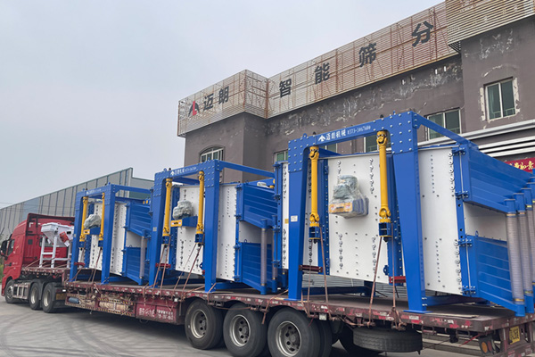 出发！发往安徽方形摇摆筛客户筛分现场