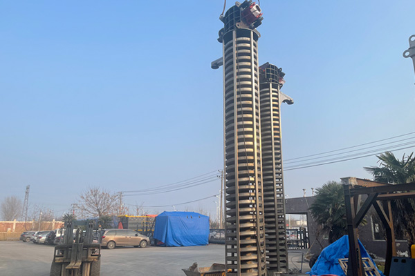 突破平面限制，垂直提升机的空间与效率优势